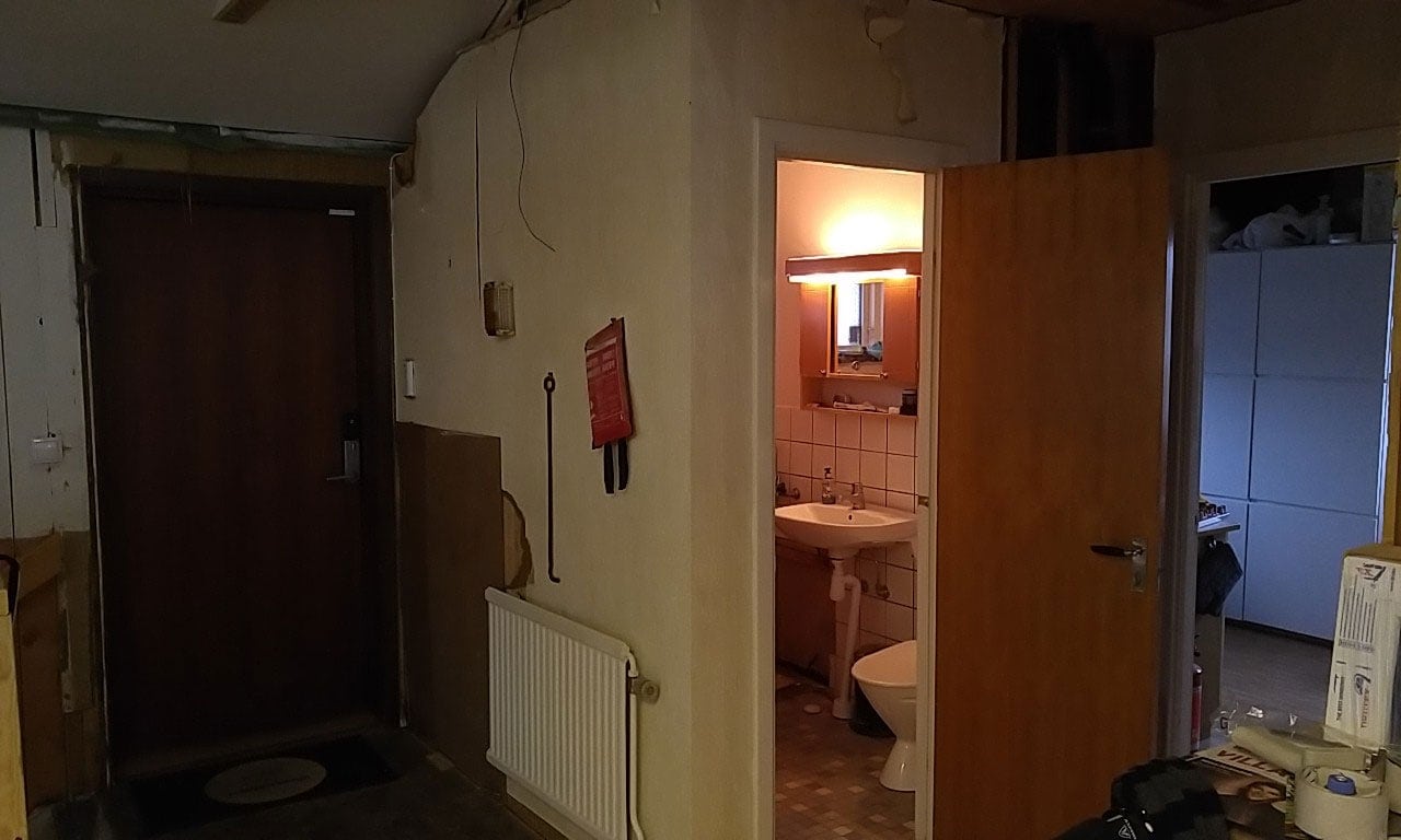 Nu åker badrumsväggen