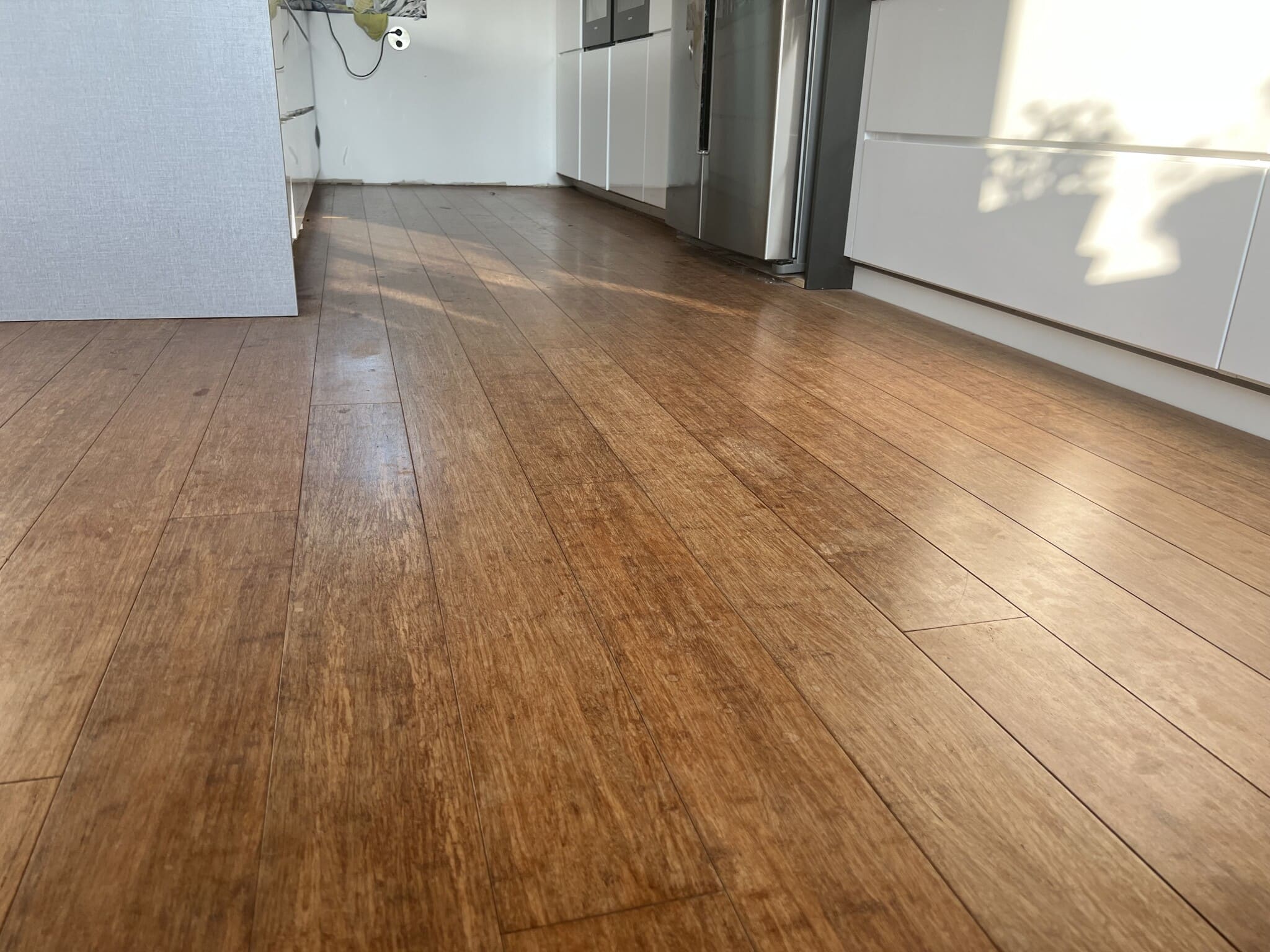 Preppar inför att olja golvet