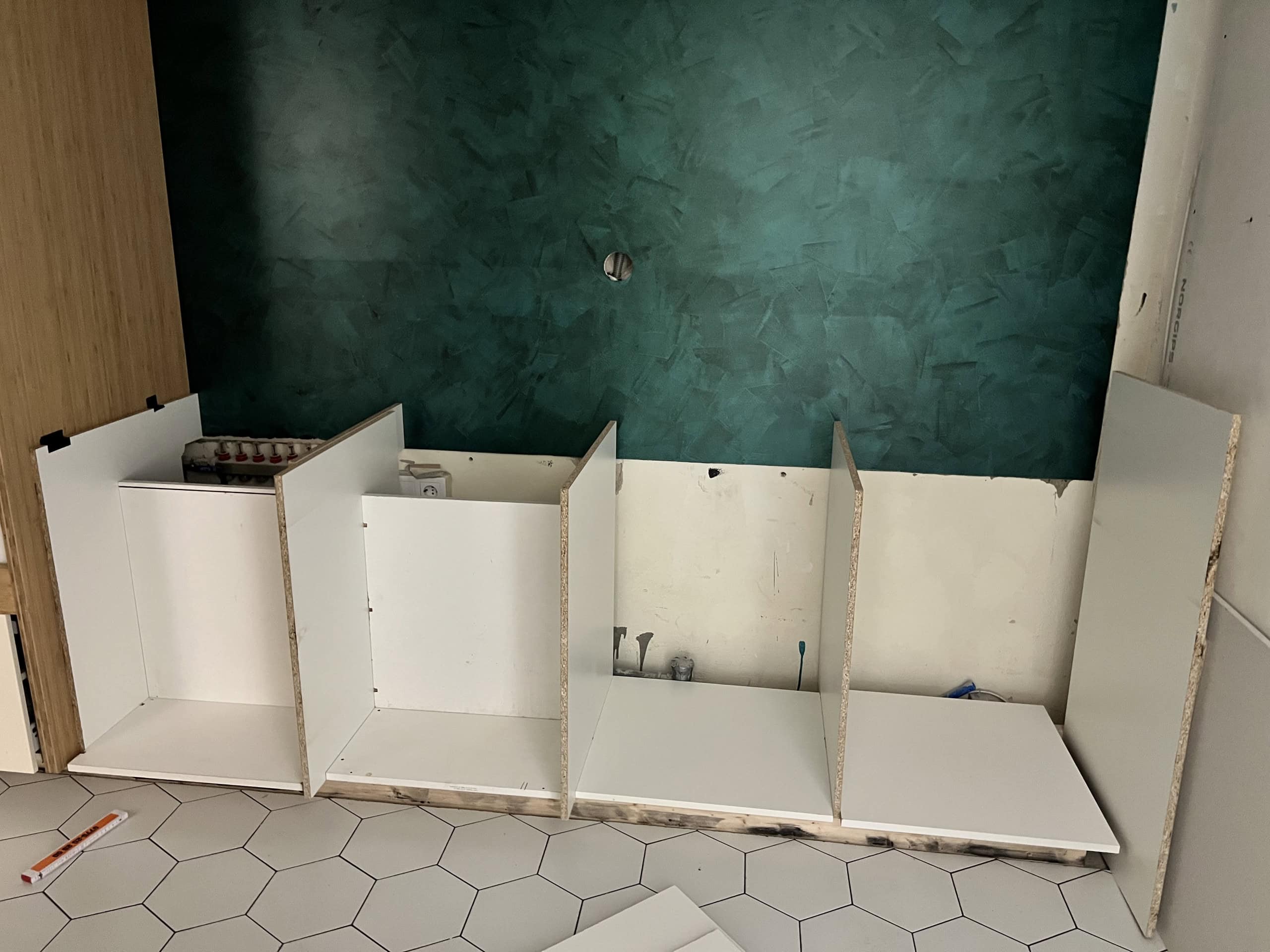 Bygger vidare på badrumsmöblerna